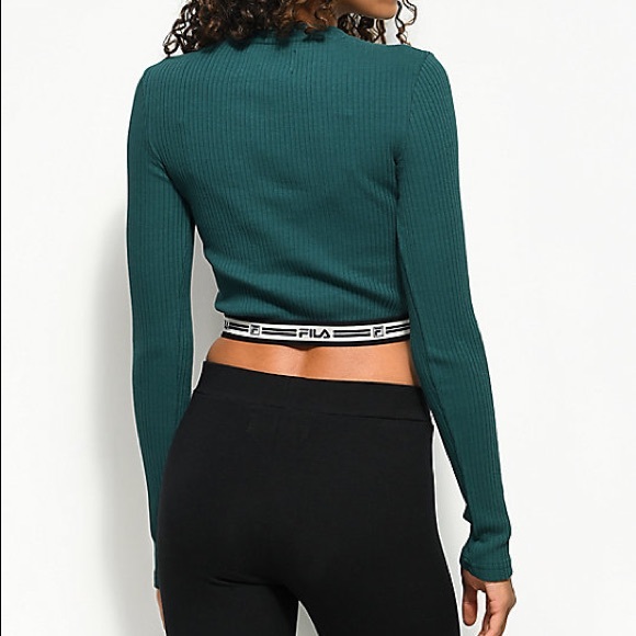 💕😍❤️MAKE AN OFFER! FILA LONG SLEEVE CROP❤️😍💕 - Picture 3 of 3